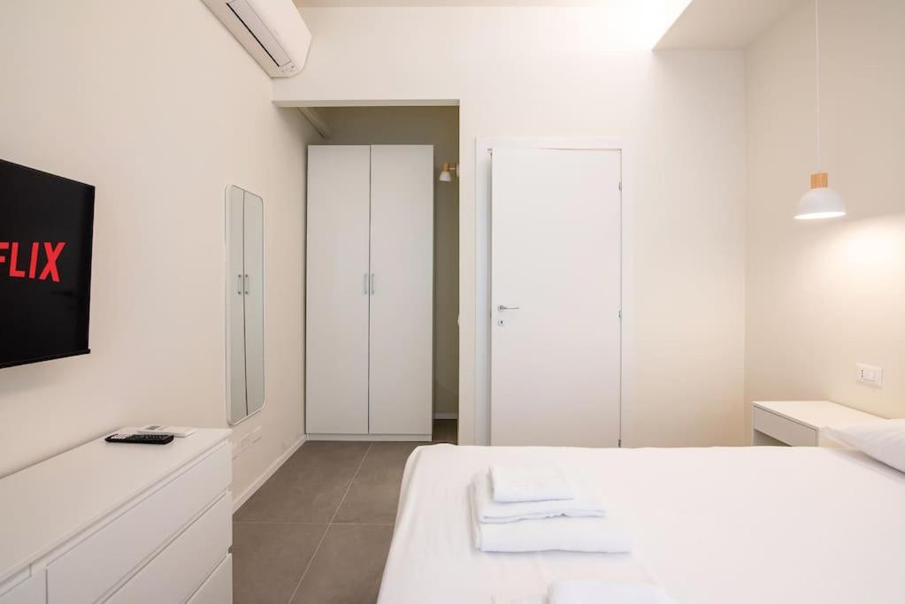 Modern Ac, Wifi Next To 2 Metro Line Stations And Life Area * Milano